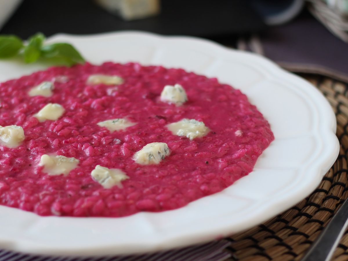 Risotto med rödbetor och gorgonzola: en explosion av färg och intensiva smaker - foto 2