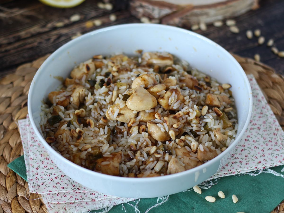 Rissallad med kyckling, zucchini, pinjenötter och balsamvinägerglasyr - foto 2