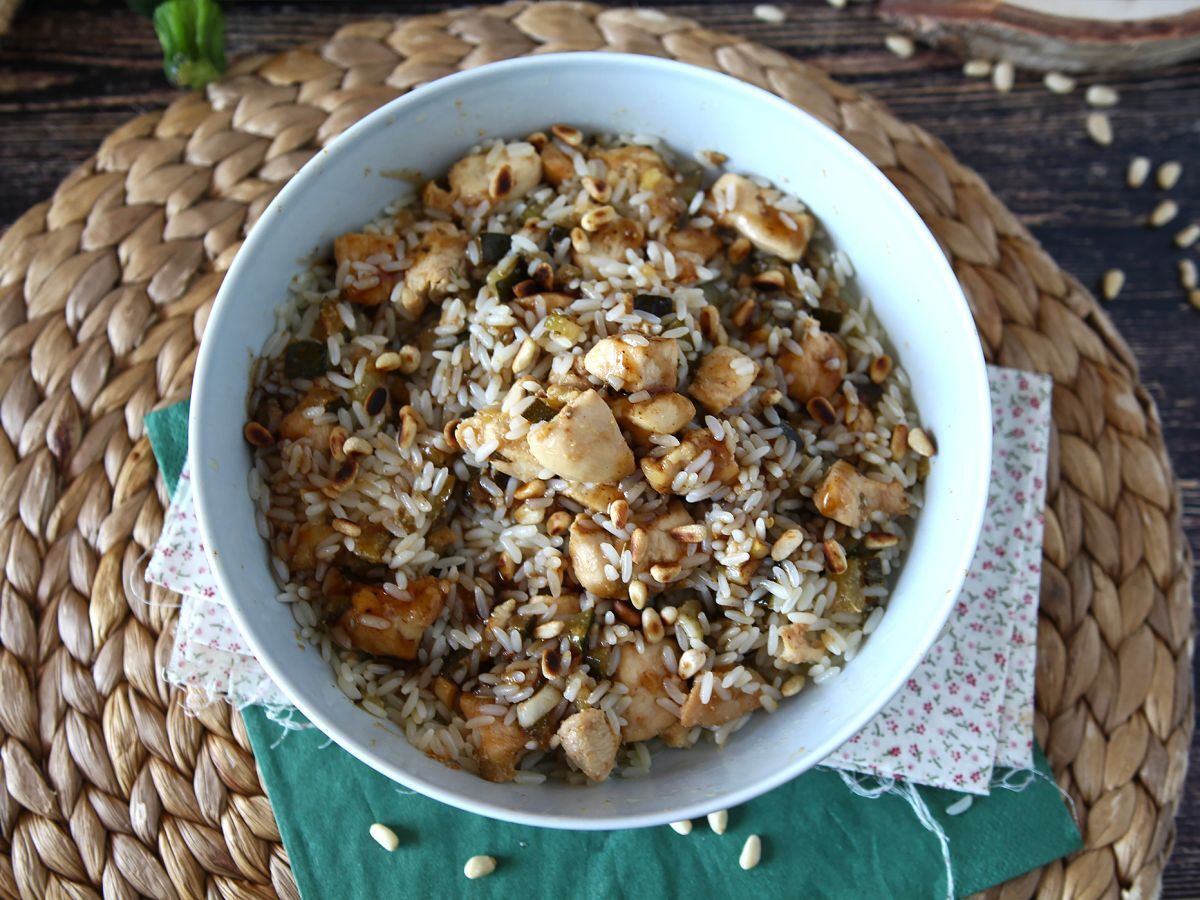 Rissallad med kyckling, zucchini, pinjenötter och balsamvinägerglasyr - foto 3