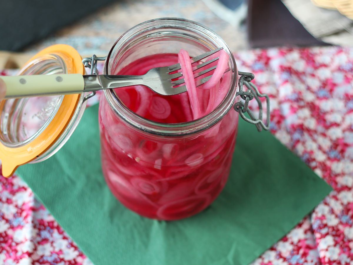 Rödlökspickles, perfekt för att förhöja dina rätter! - foto 3