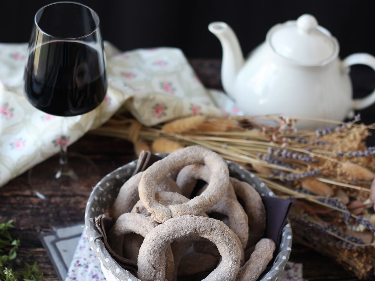 Rödvinsdoughnuts: Mormors recept som alla borde känna till! - foto 2