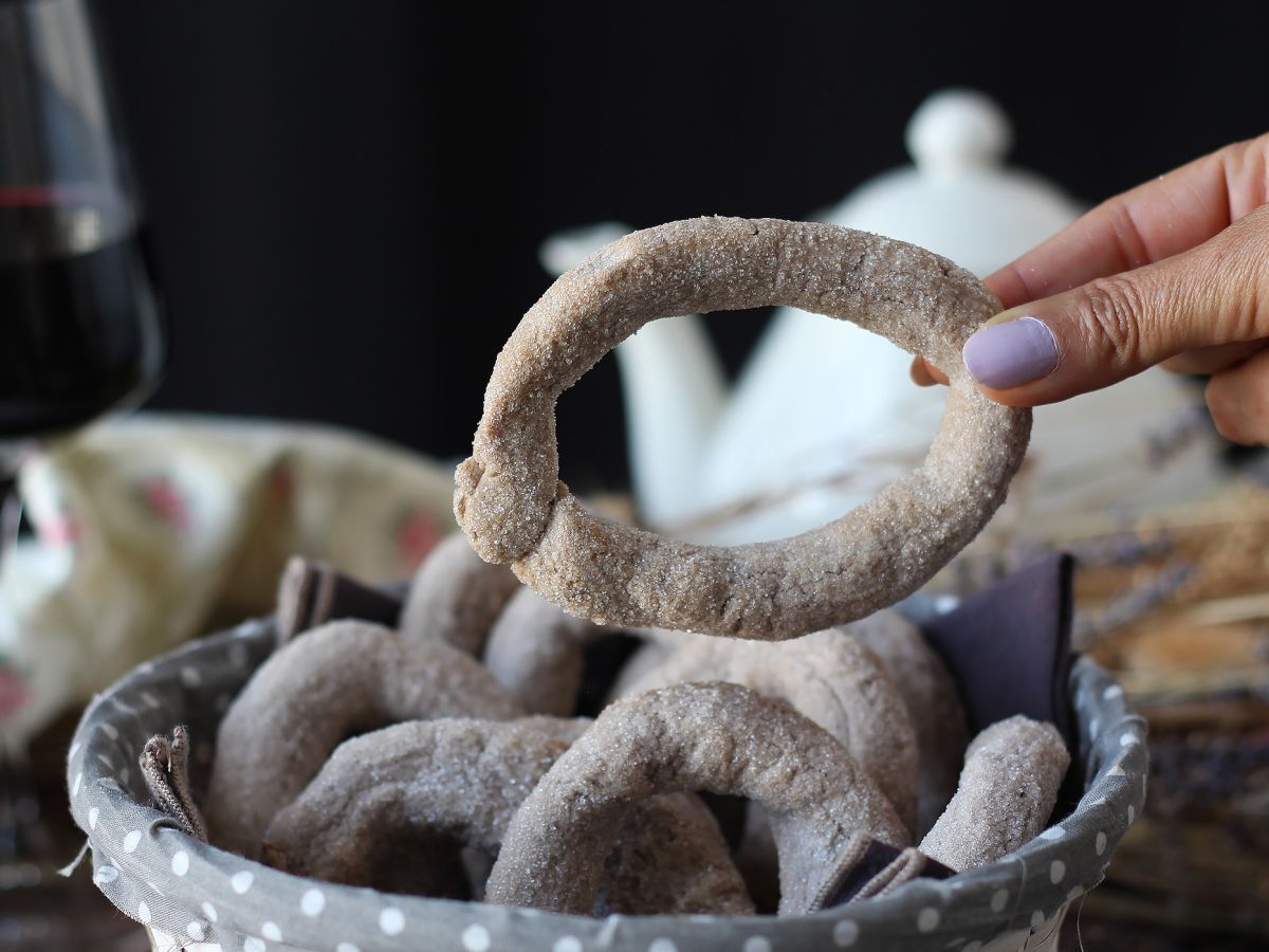 Rödvinsdoughnuts: Mormors recept som alla borde känna till! - foto 4