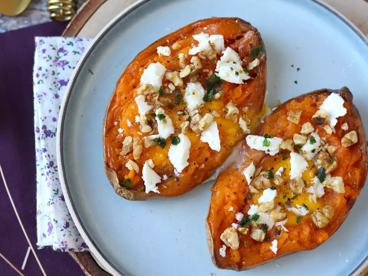 Rostad sötpotatis med ägg, fetaost, honung och valnötter - foto 6