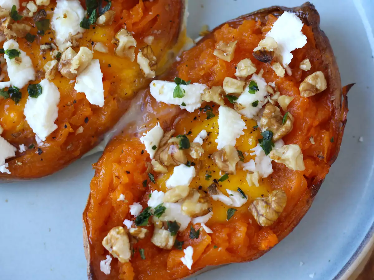 Rostad sötpotatis med ägg, fetaost, honung och valnötter - foto 7