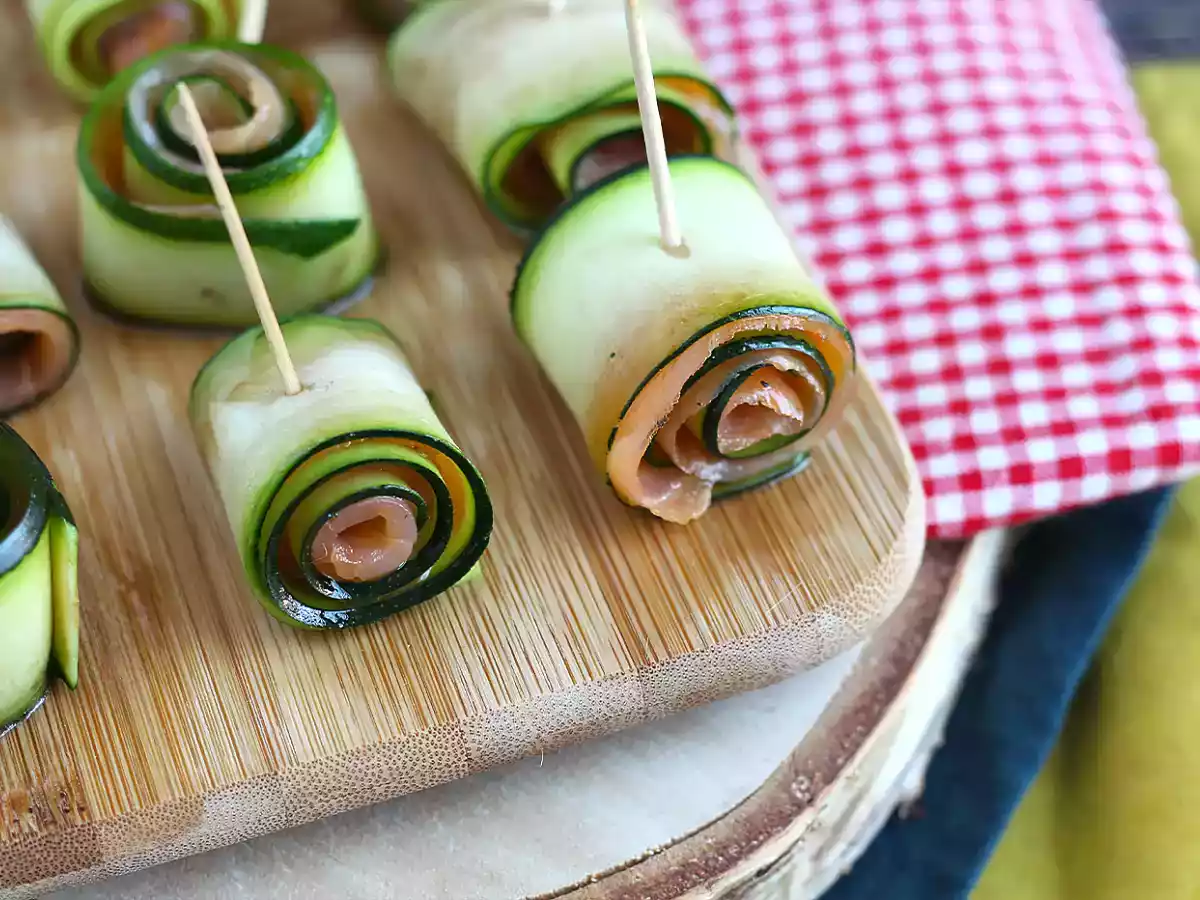 Rullar med zucchini och rökt lax - foto 2