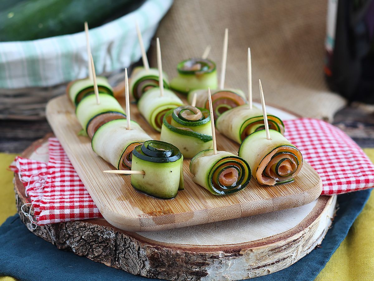 Rullar med zucchini och rökt lax - foto 3