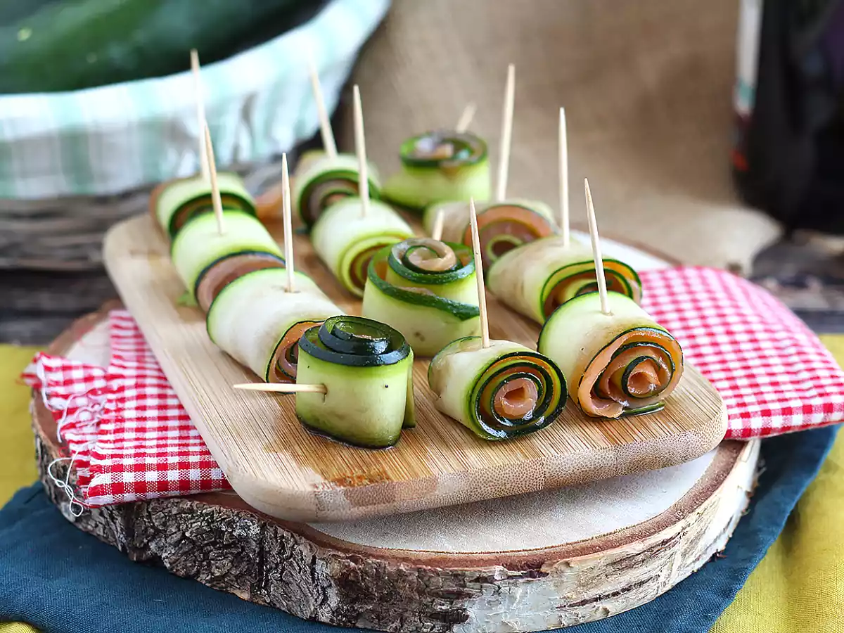 Rullar med zucchini och rökt lax - foto 3