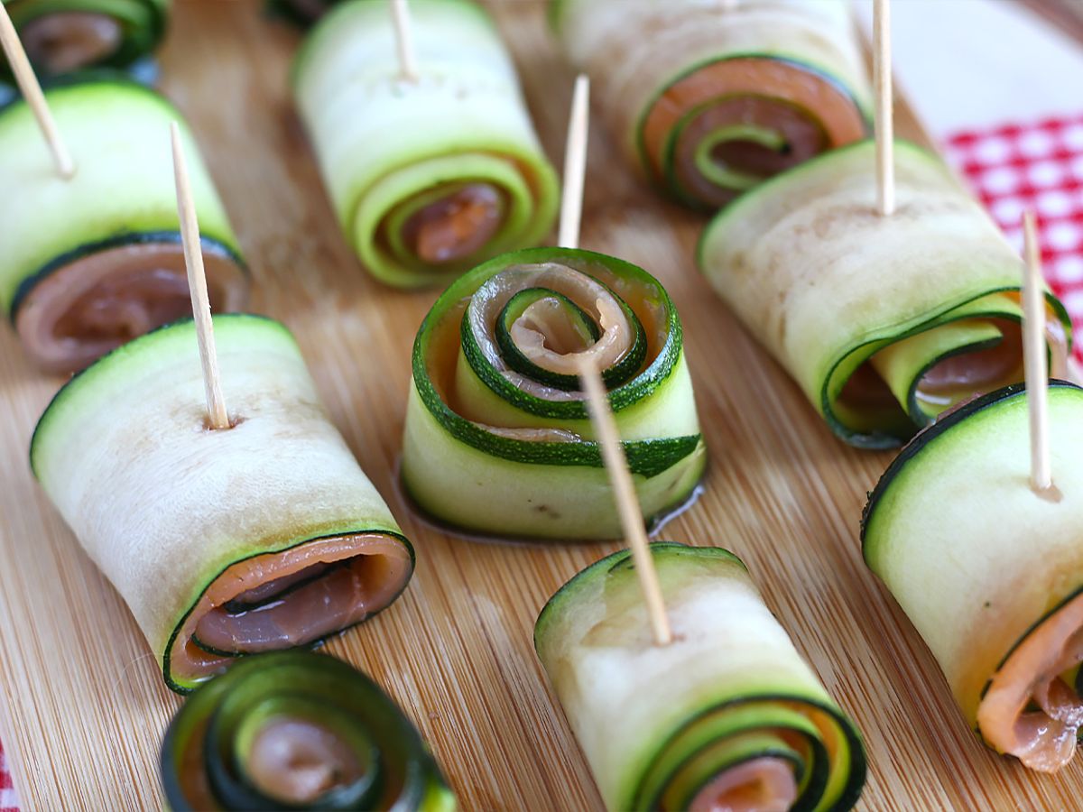 Rullar med zucchini och rökt lax - foto 4