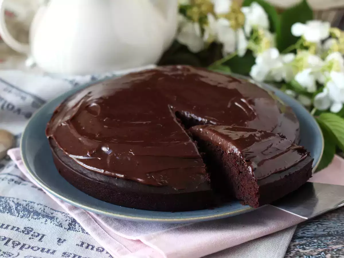 Saftig Nega Maluca-chokladkaka med brigadeiroglasyr - foto 5