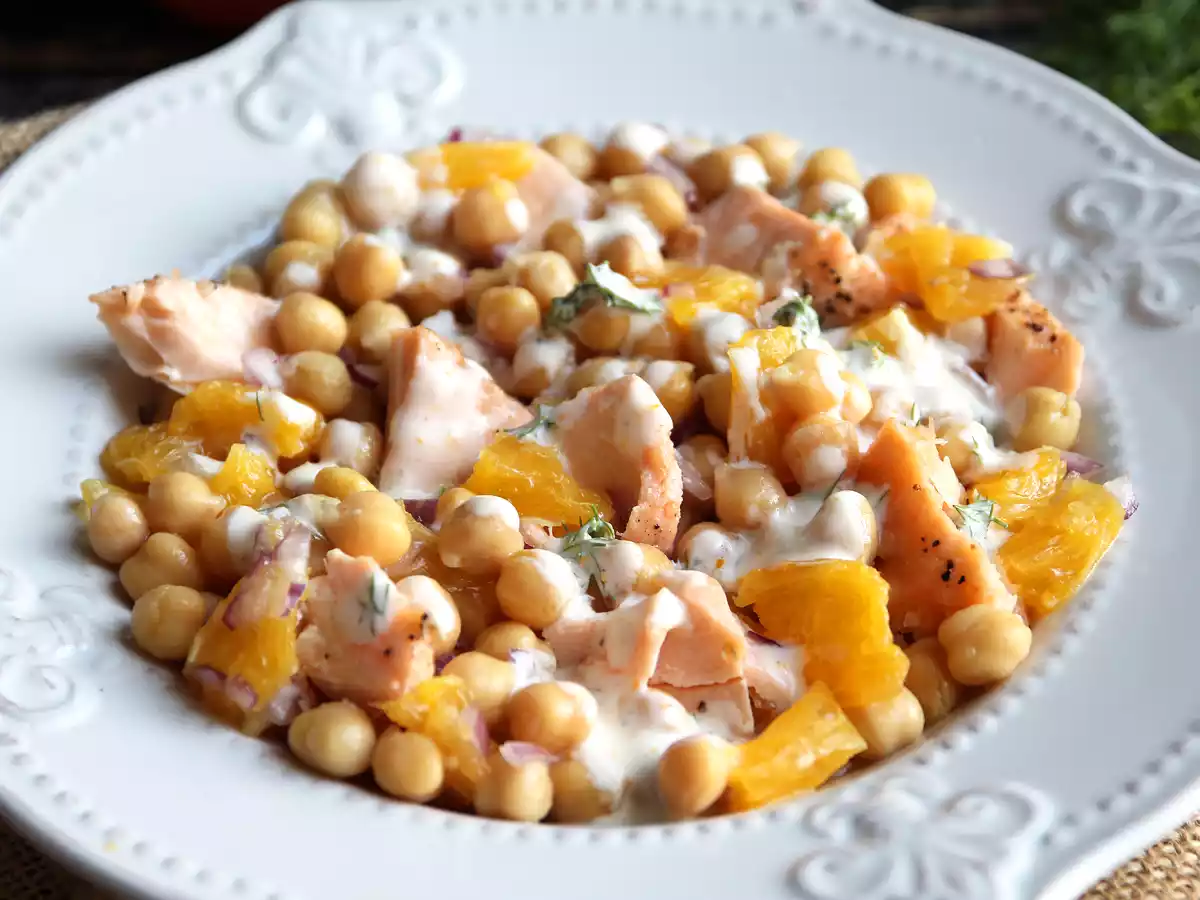 Sallad med lax, kikärtor och apelsin - foto 2