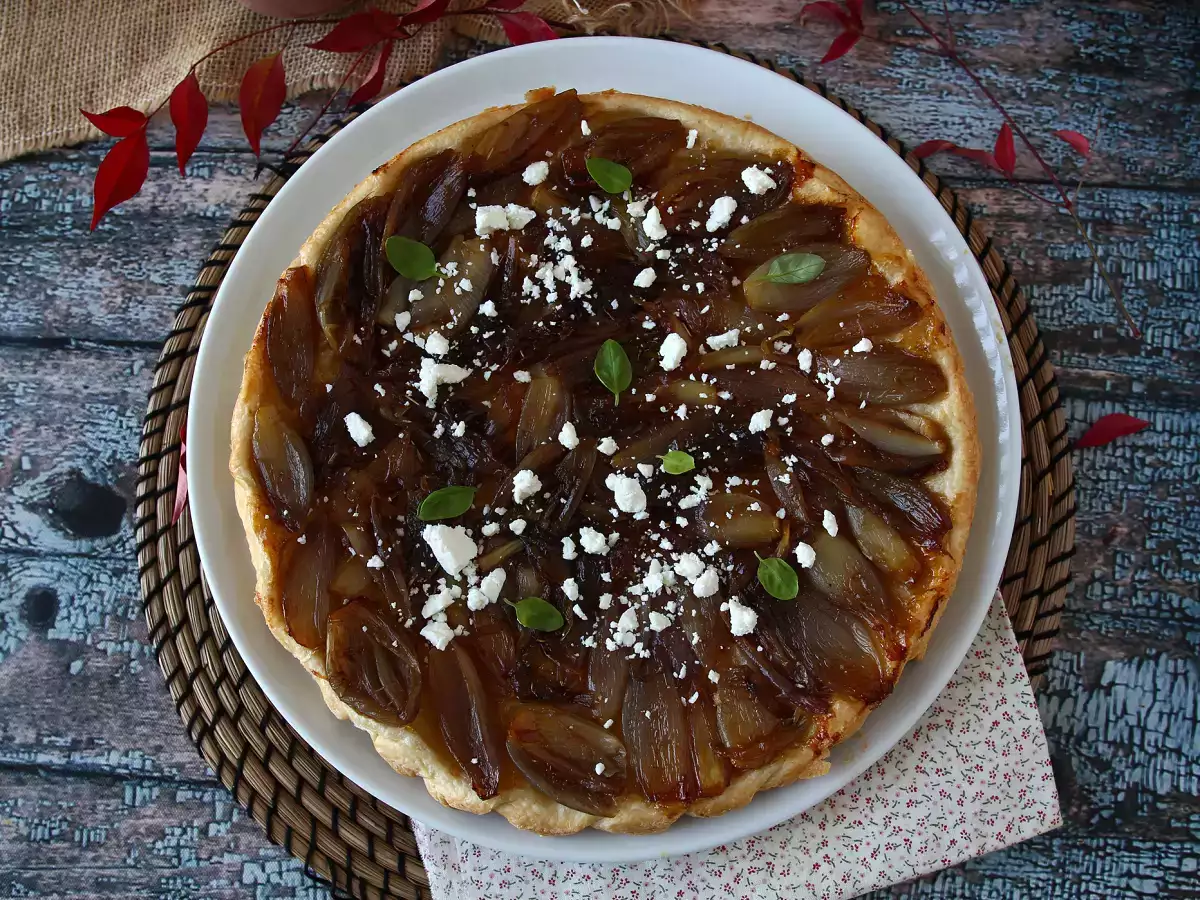 Salt tarte tatin med schalottenlök och fetaost – oemotståndligt god! - foto 2