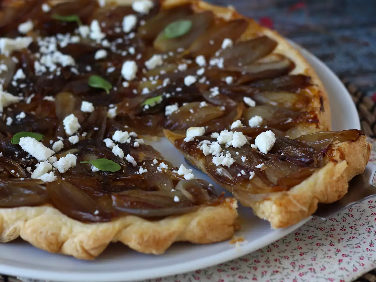 Salt tarte tatin med schalottenlök och fetaost – oemotståndligt god! - foto 3