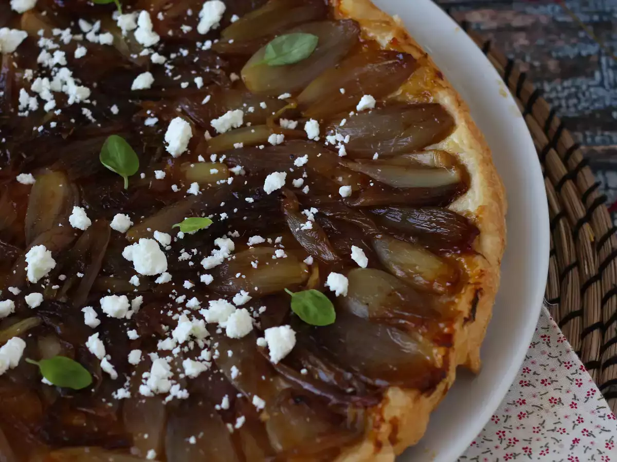 Salt tarte tatin med schalottenlök och fetaost – oemotståndligt god! - foto 4