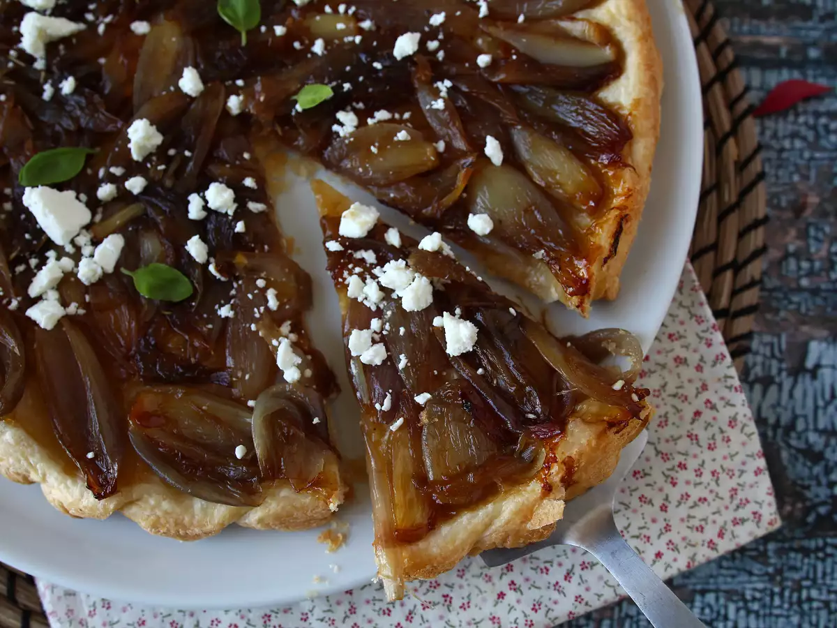 Salt tarte tatin med schalottenlök och fetaost – oemotståndligt god! - foto 5
