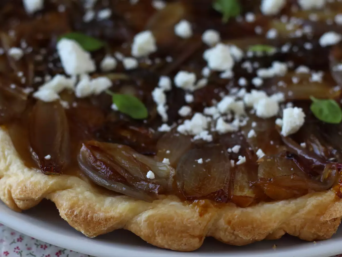 Salt tarte tatin med schalottenlök och fetaost – oemotståndligt god! - foto 8
