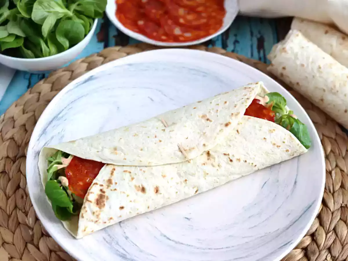 Sandwich wrap med chorizo, avokado och tomat - foto 2