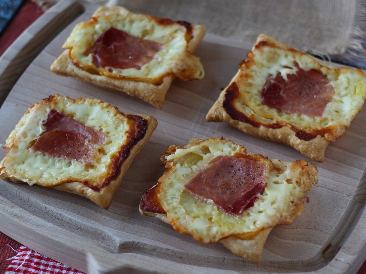 Små raclette-smakande tarteletter tatin i individuella portioner - foto 4