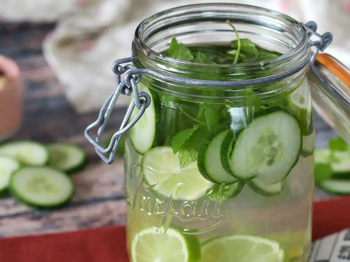 Smaksatt vatten med gurka, lime, mynta och ingefära - foto 2