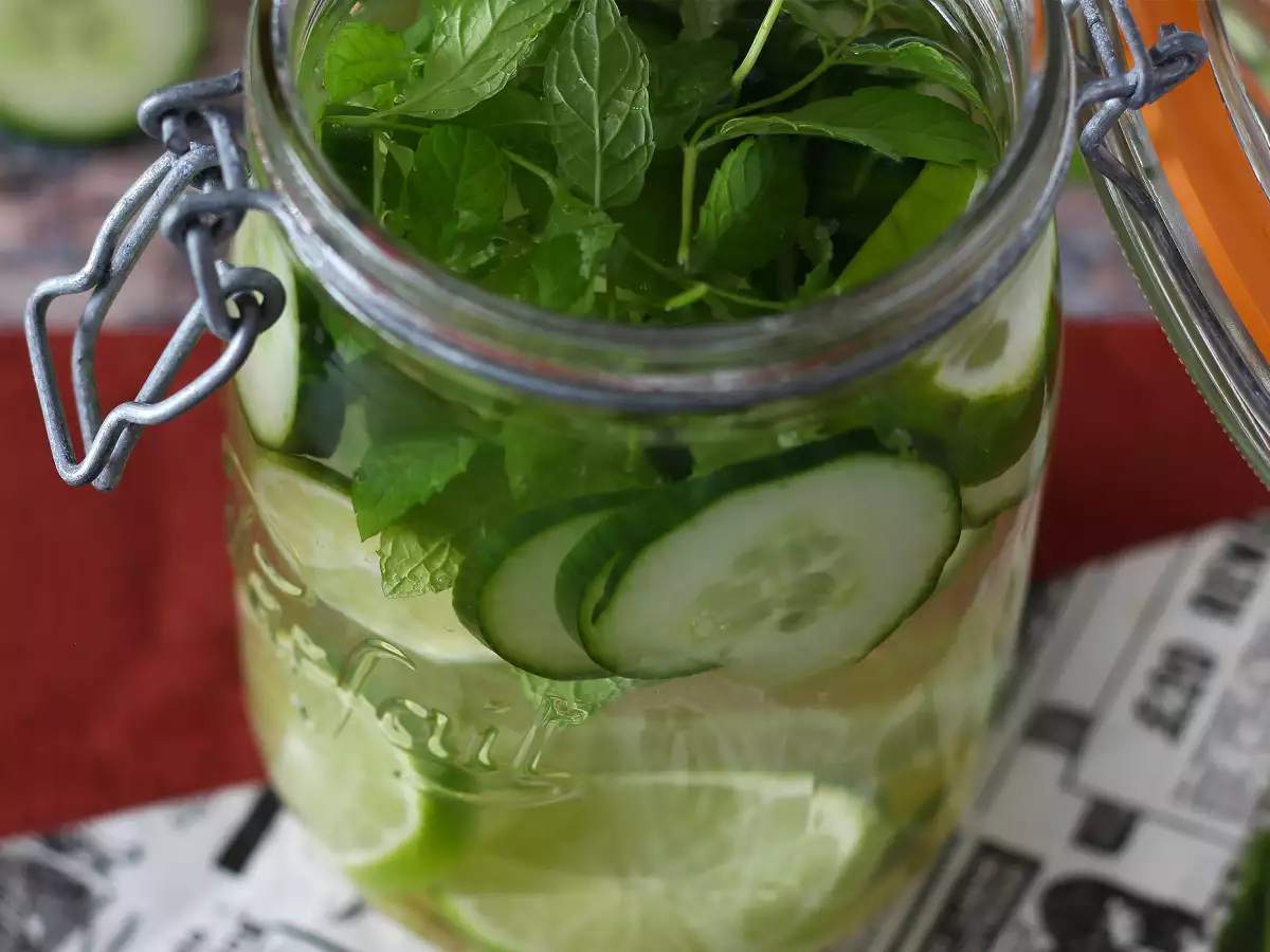 Smaksatt vatten med gurka, lime, mynta och ingefära - foto 4