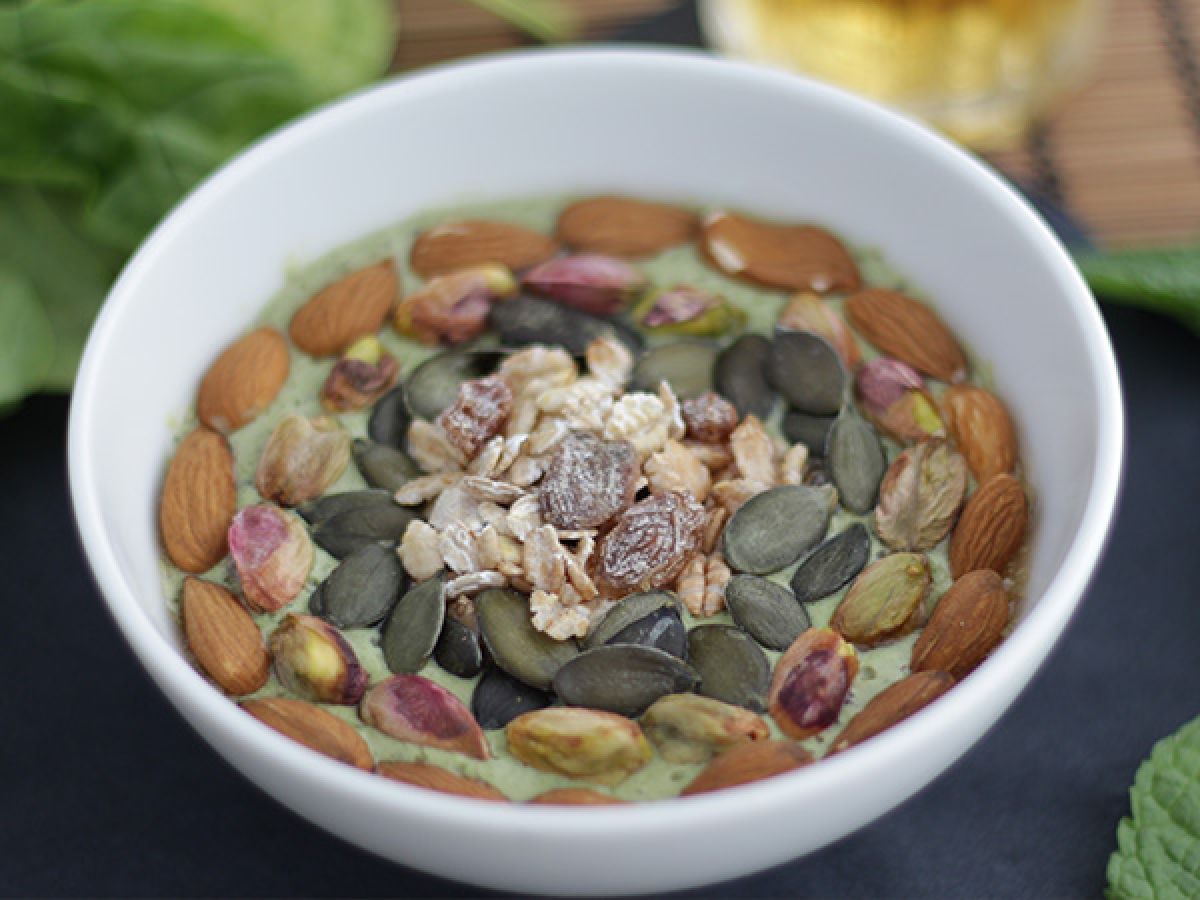 Smoothie bowl kiwi mynta spenatskott