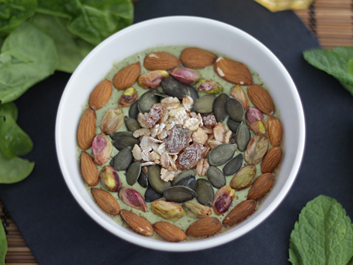 Smoothie bowl kiwi mynta spenatskott - foto 2