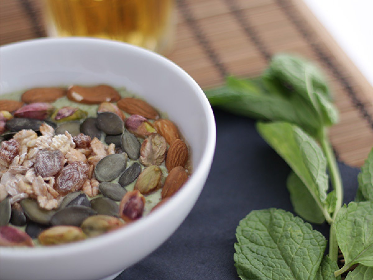 Smoothie bowl kiwi mynta spenatskott - foto 3