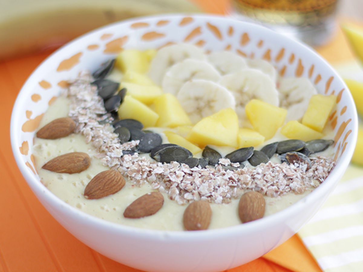 Smoothie bowl med mango och banan