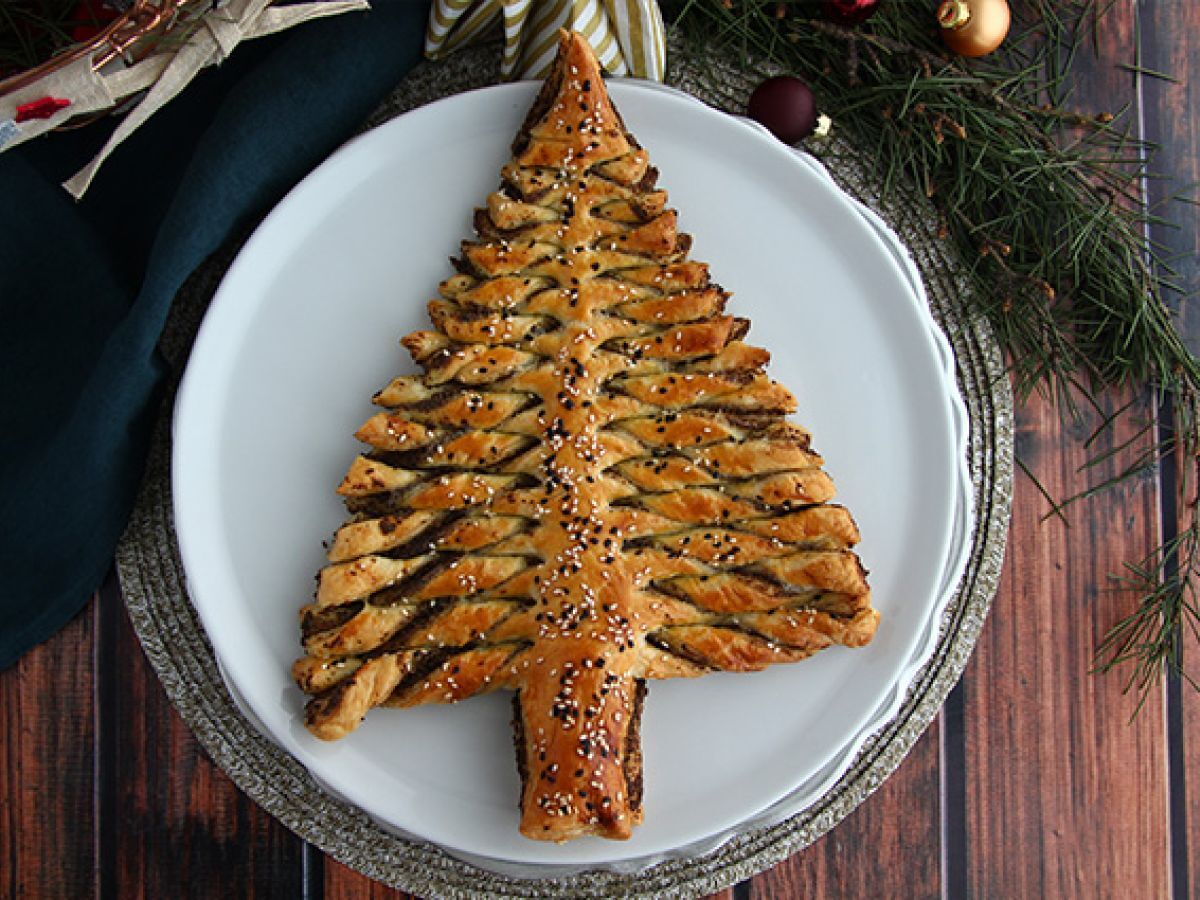 Smördegsbakelse med hemlagad tapenade