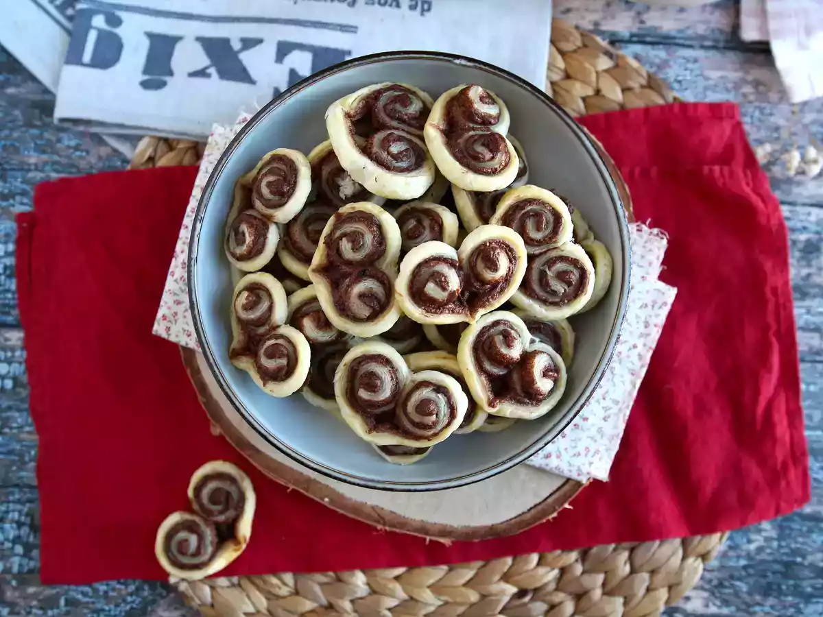 Smördegshjärtan med chokladpålägg för Alla hjärtans dag - foto 2