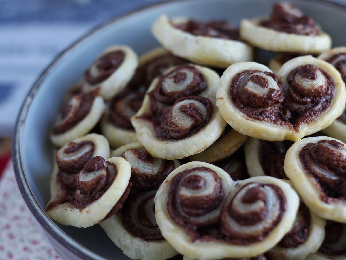 Smördegshjärtan med chokladpålägg för Alla hjärtans dag - foto 3