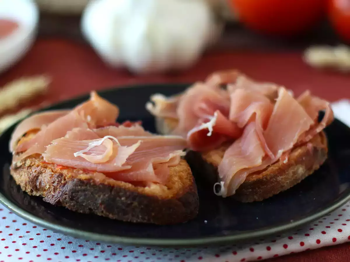 Smörgåsar med tomat och serranoskinka - foto 3