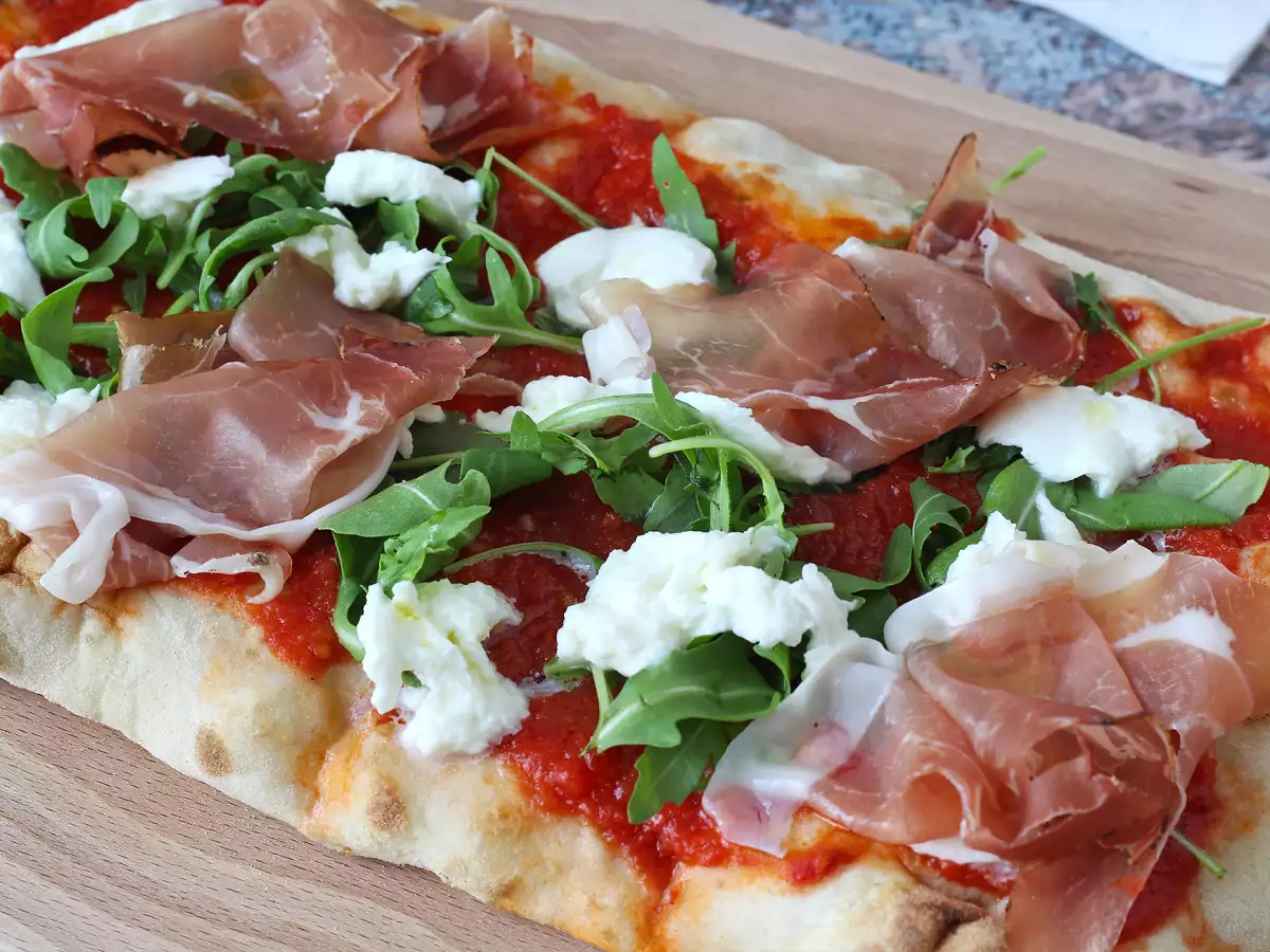 Snabb och god pinsa med mozzarella och speck - foto 7