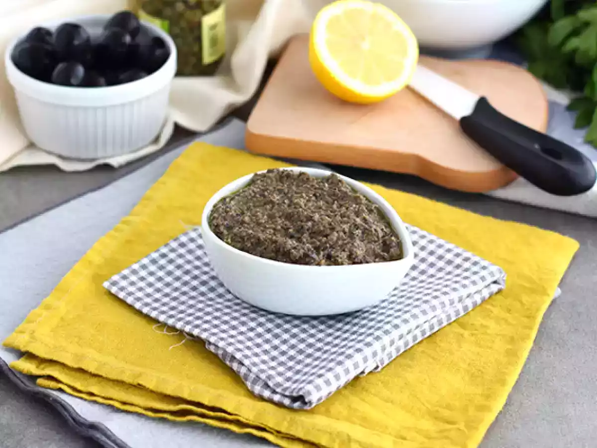 Snabb tapenade med svarta oliver