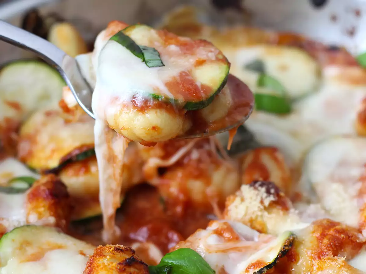 Snabbrecept på gratäng med gnocchi, zucchini och mozzarella - foto 7