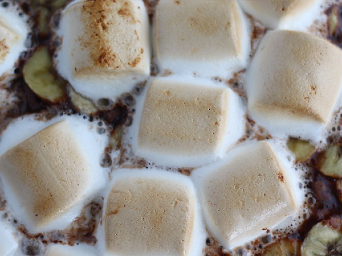 Söt pizza med banan och choklad - foto 2