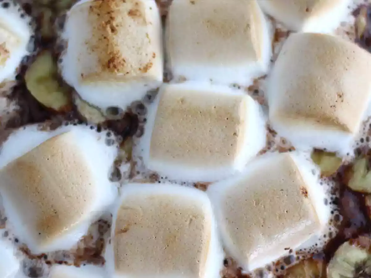Söt pizza med banan och choklad - foto 2