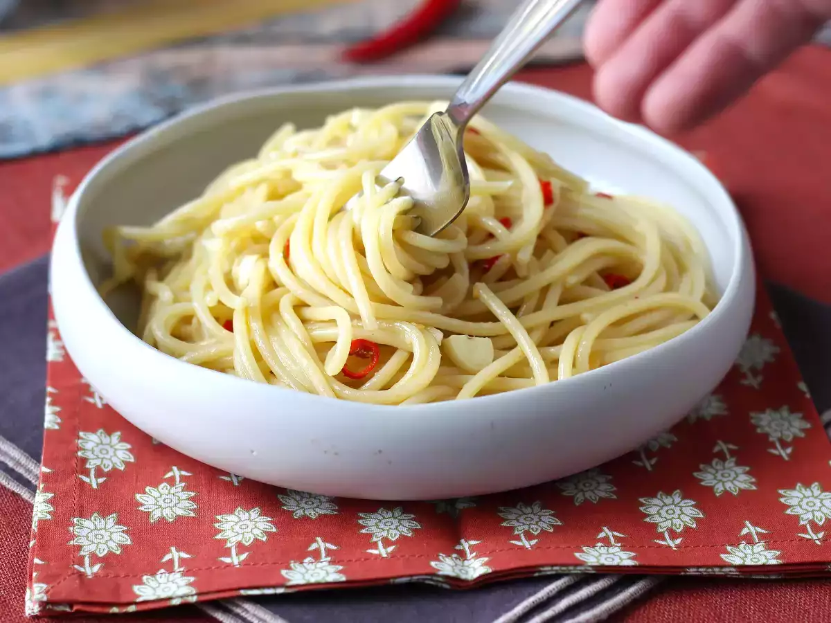 Spaghetti aglio, olio e peperoncino: den italienska traditionens sista minuten-rätt - foto 6