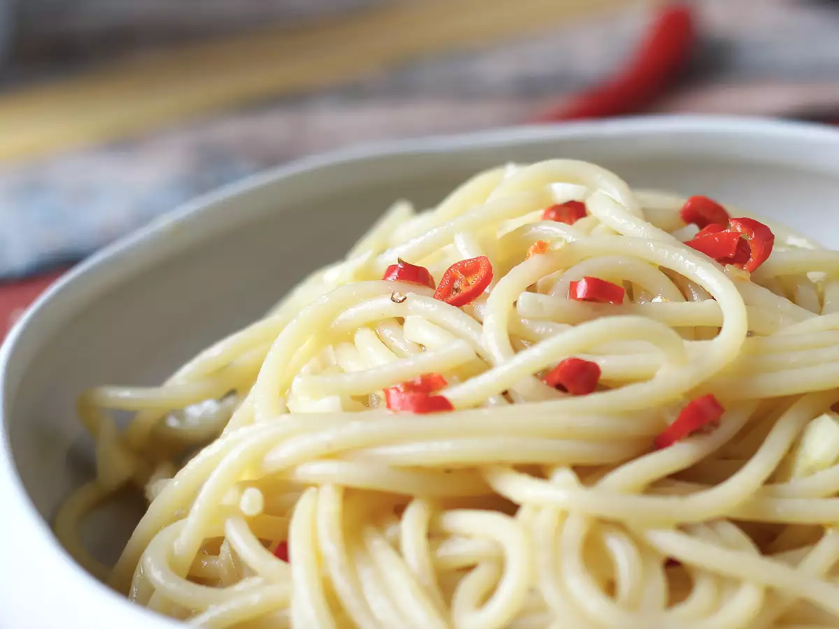 Spaghetti aglio, olio e peperoncino – italiensk klassiker på nolltid