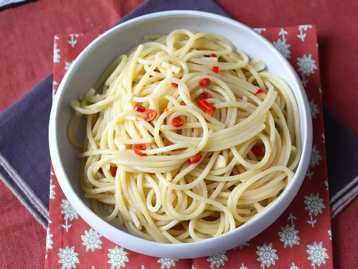 Spaghetti aglio, olio e peperoncino – italiensk klassiker på nolltid - foto 3