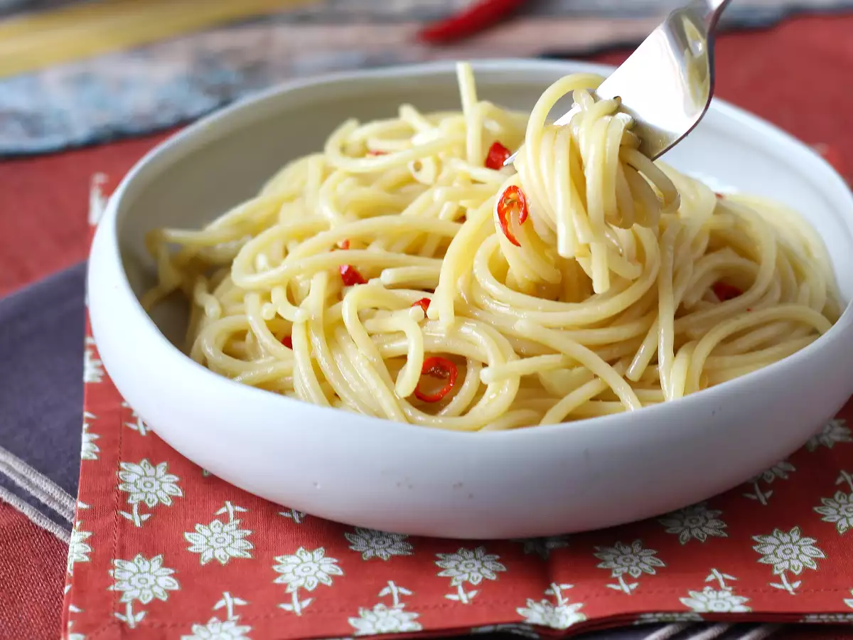 Spaghetti aglio, olio e peperoncino – italiensk klassiker på nolltid - foto 4