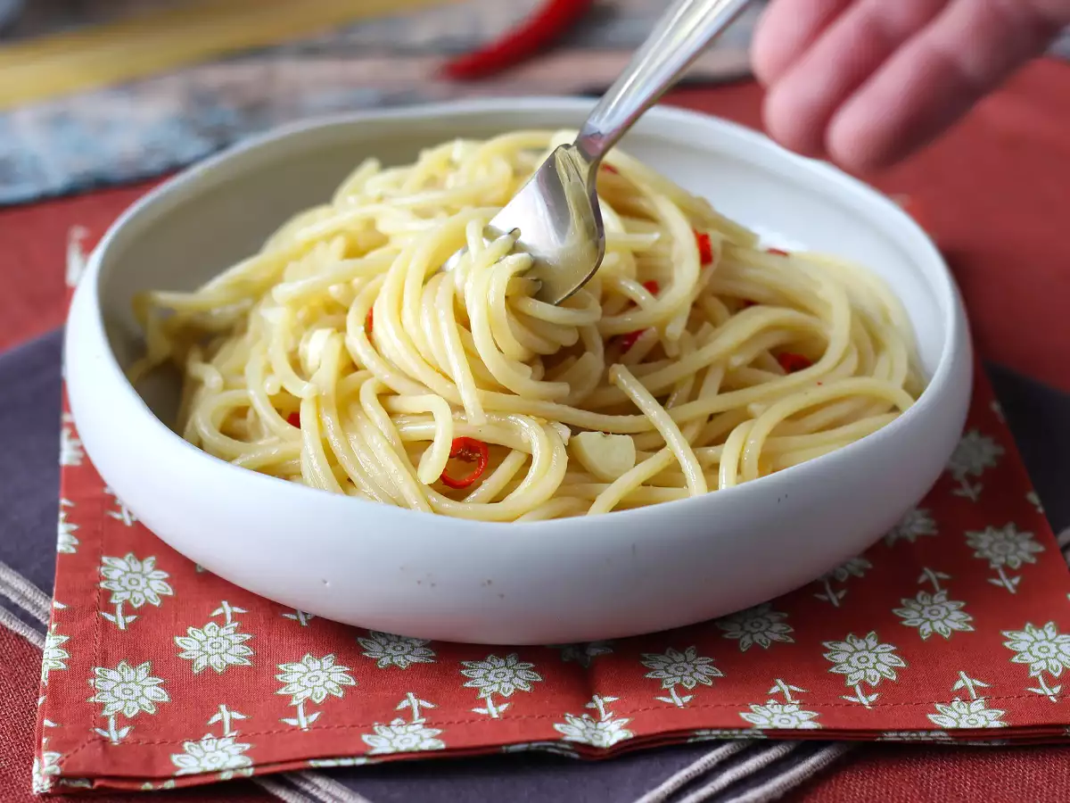 Spaghetti aglio, olio e peperoncino – italiensk klassiker på nolltid - foto 6