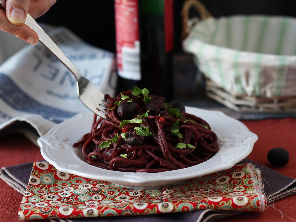 Spaghetti al fuoco di Bacco: rödvinspasta som ger något speciellt till bordet - foto 4