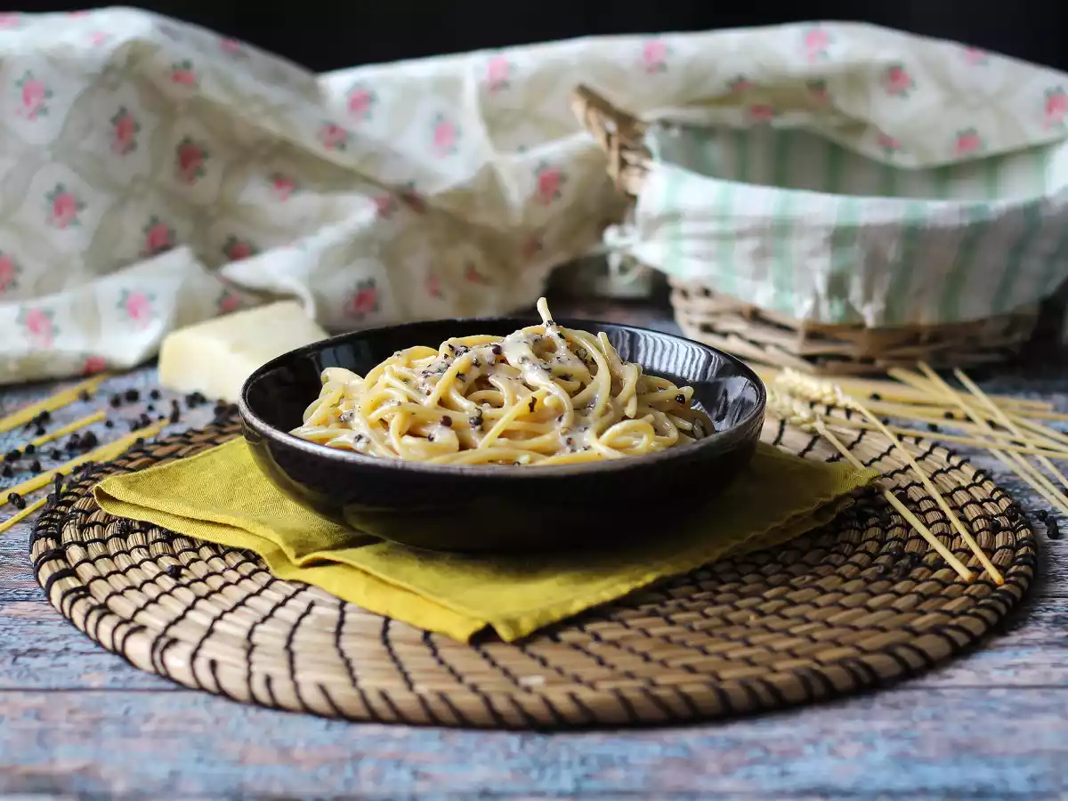 Spaghetti cacio e pepe: 3 ingredienser, en explosion av smak! - foto 2