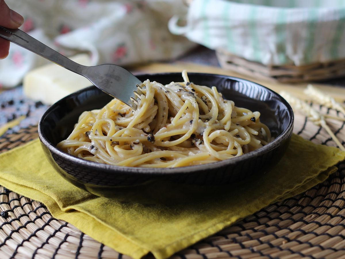 Spaghetti cacio e pepe: 3 ingredienser, en explosion av smak! - foto 4