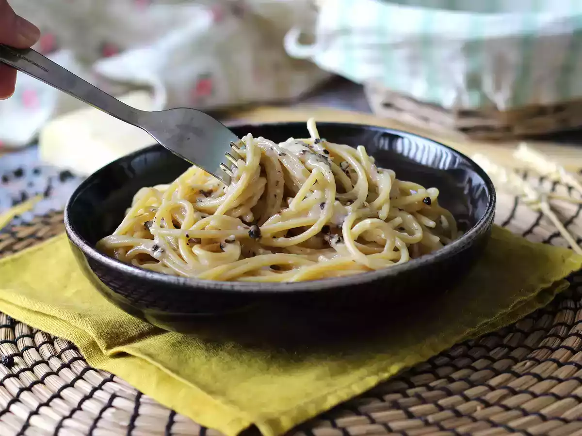 Spaghetti cacio e pepe: 3 ingredienser, en explosion av smak! - foto 4