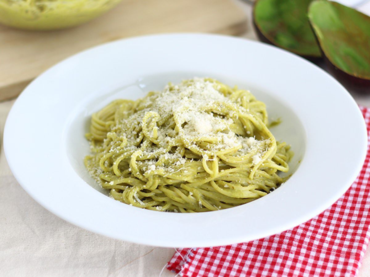 Spaghetti carbonara med avokado