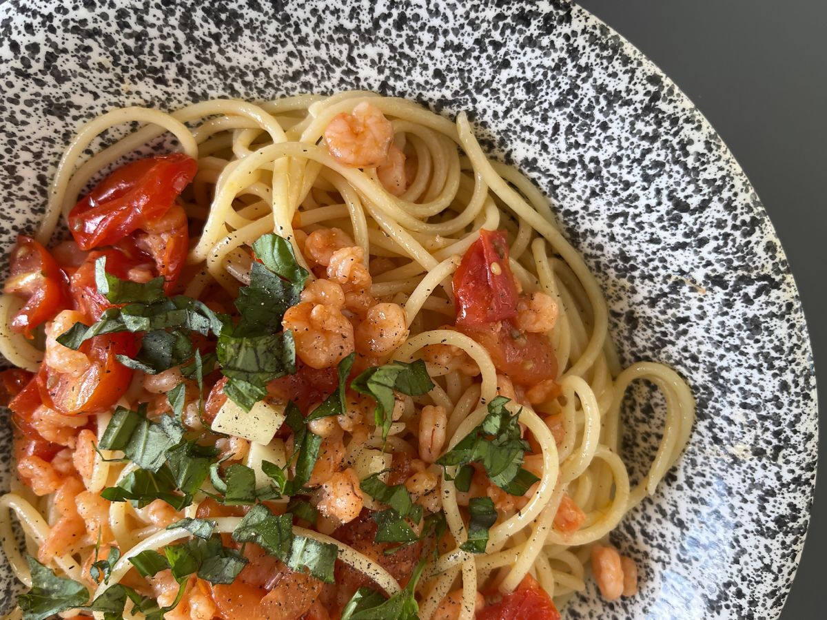 Spaghetti med räkor och körsbärstomater, ett snabbt recept på en god huvudrätt