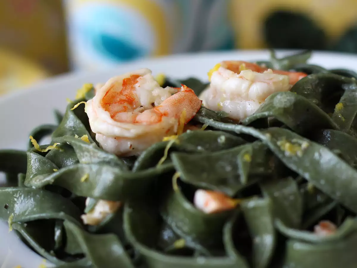 Spirulinapasta med räkor och citron: en näringsrik pastarätt med unik smak - foto 4