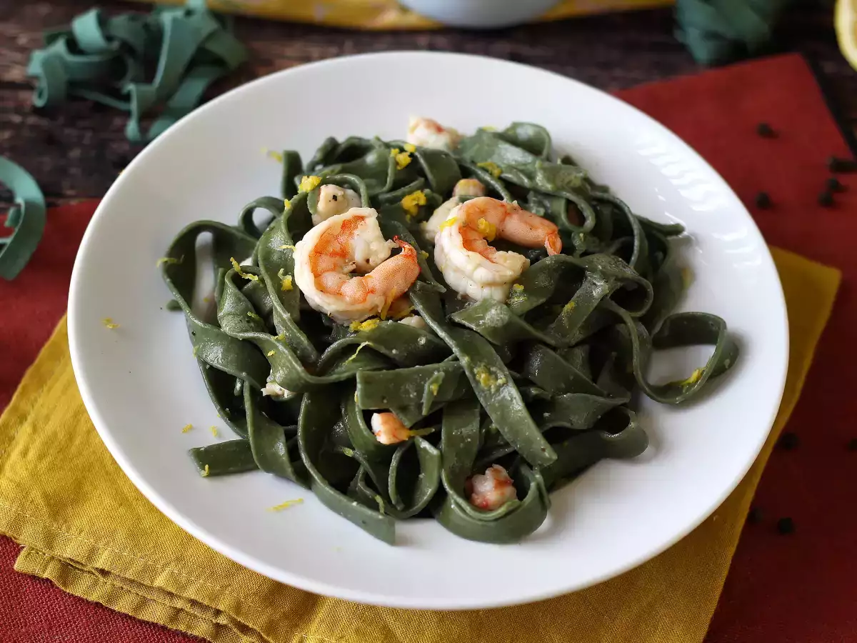 Spirulinapasta med räkor och citron: en näringsrik pastarätt med unik smak - foto 5