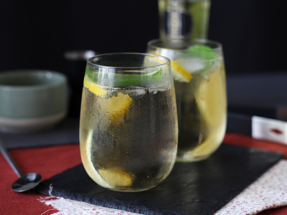 Spritz St-Germain med fläderblomslikör, den ultrafräscha cocktailen för sommaren - foto 4